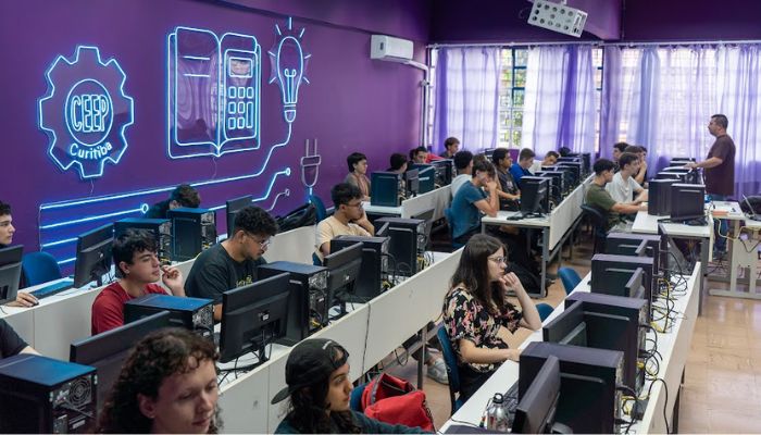 Foto: Lucas Fermin/SEED Escolas estaduais iniciam cadastro de estudantes na Carteira de Trabalho Digital